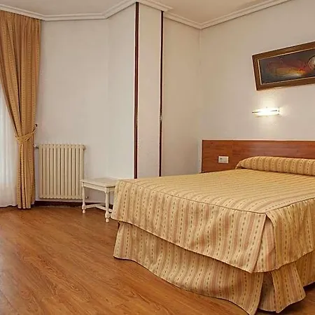 Anclas Hotel 2*