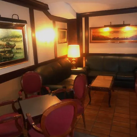 Anclas فندق إل أستيريلو