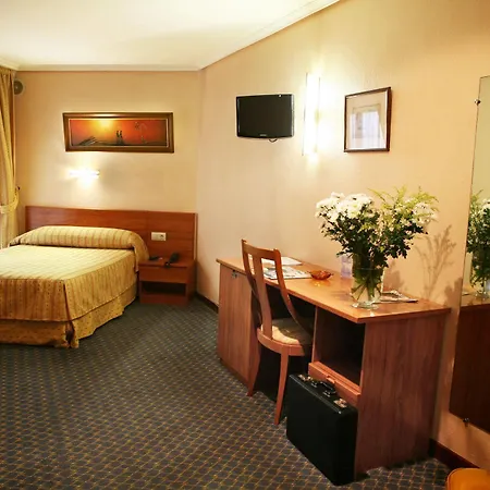 Anclas Hotell 2*