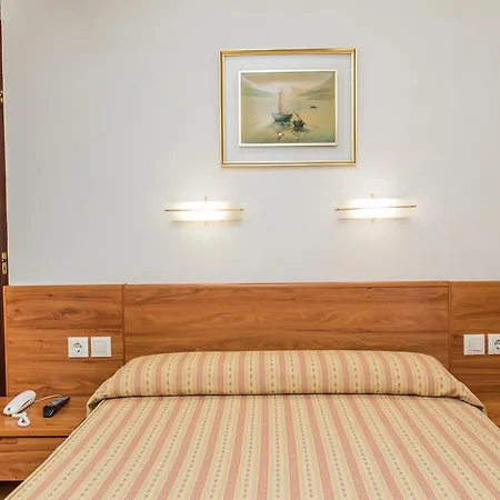Anclas Hotell 2*