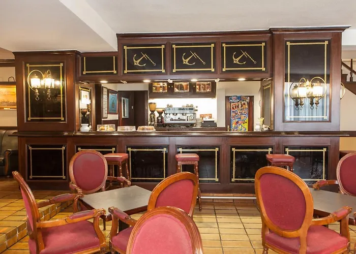 Anclas 2* El Astillero