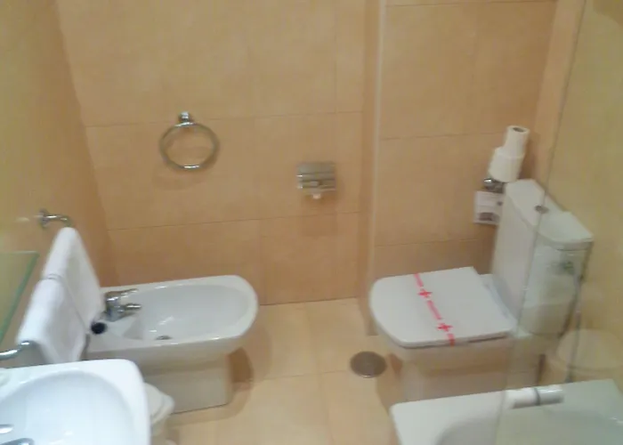 Anclas 2* El Astillero